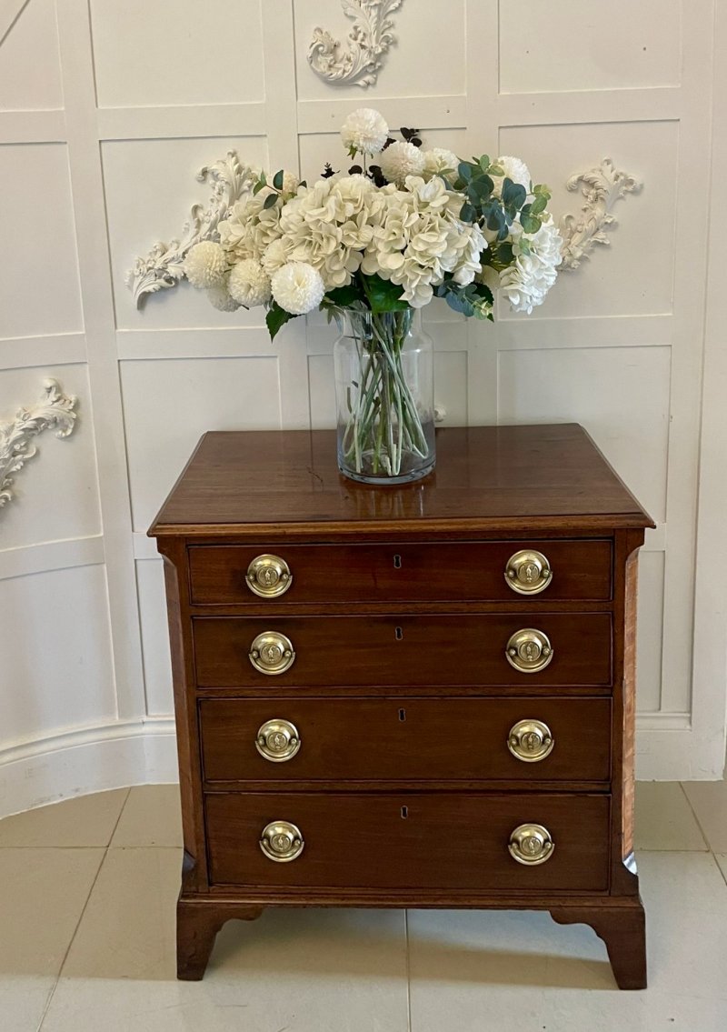 Small Antique George III Quality Mahogany Chest of Four Drawers - Image 3